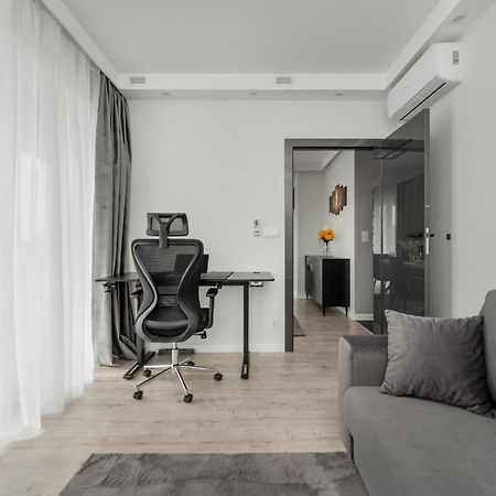 Luksusowy Apartament Z 3 Sypialniami, Klimatyzacja, Parkingiem I Biurkiem We Wroclawiu By Renters Prestige Екстериор снимка