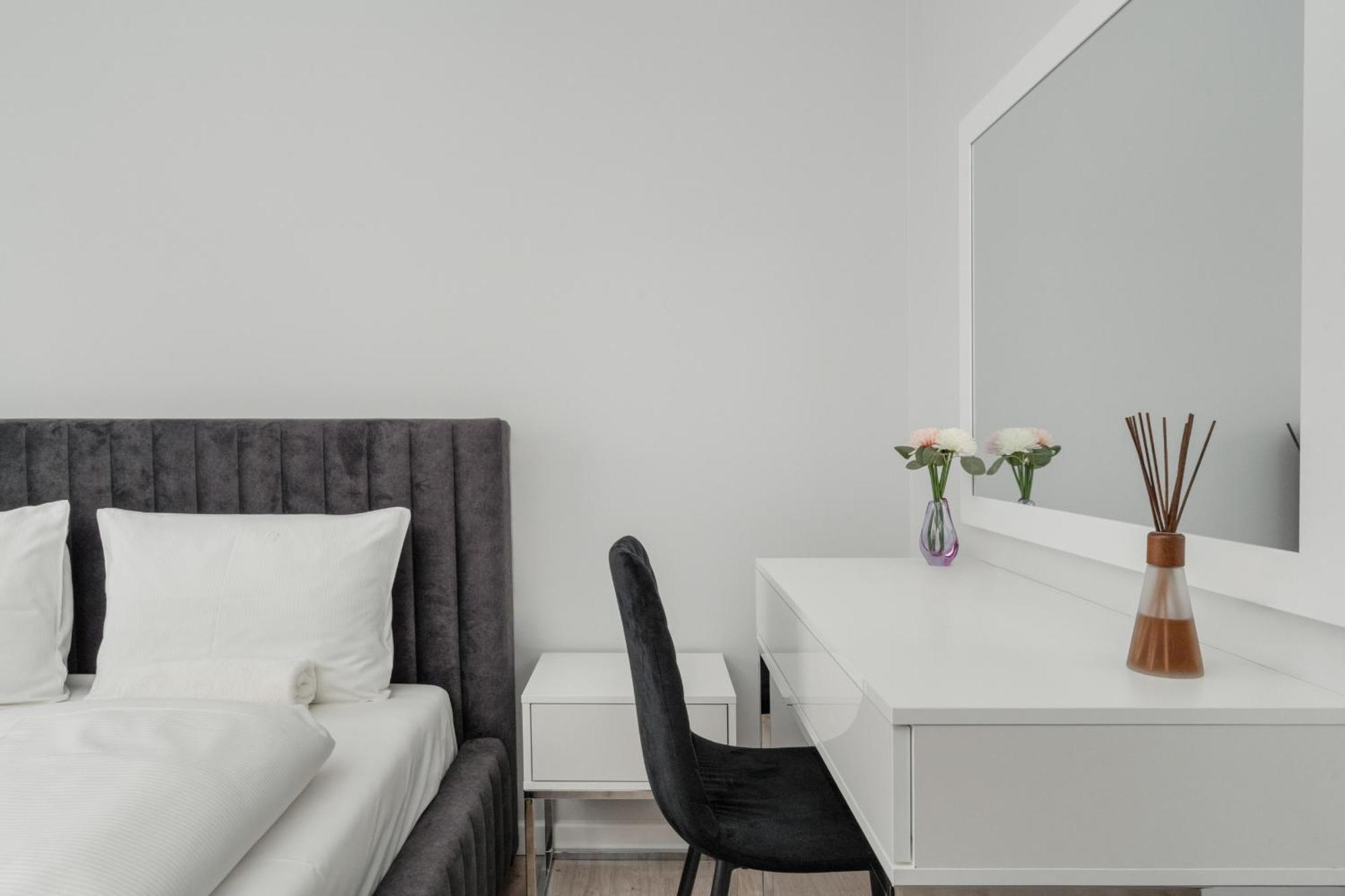 Luksusowy Apartament Z 3 Sypialniami, Klimatyzacja, Parkingiem I Biurkiem We Wroclawiu By Renters Prestige Екстериор снимка